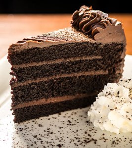 food-photos-tall-chocolate-cake